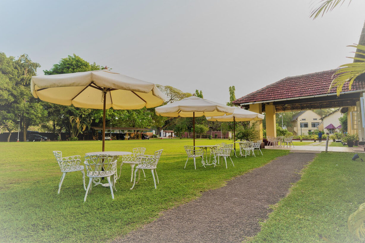 Outdoor furniture at Cochin Club House, Fort Kochi